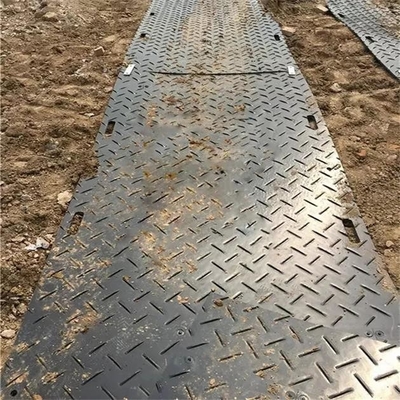 4X8ft অ্যান্টি স্লিপ লাইটওয়েট প্লাস্টিক অস্থায়ী গ্রাউন্ড প্রোটেকশন ম্যাট HDPE বগ ম্যাট